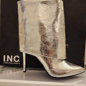 I.N.C. International Concepts Sabeel Silver Crinkle Boots. NIB. Size 8.5